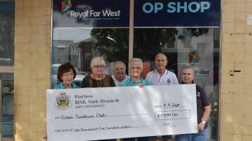RSL members Alan Bauman and Bryan Jones presented Sunshine Club volunteers Pat Duff, Ros Rennick, Molly Neilson and Pat McGrath with a $1500 cheque.