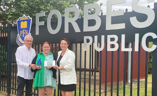 Sophie Limbert (centre) is congratulated by Department of Education school psychologist Rob Spence and Forbes Public School principal Megan Staples. Picture supplied